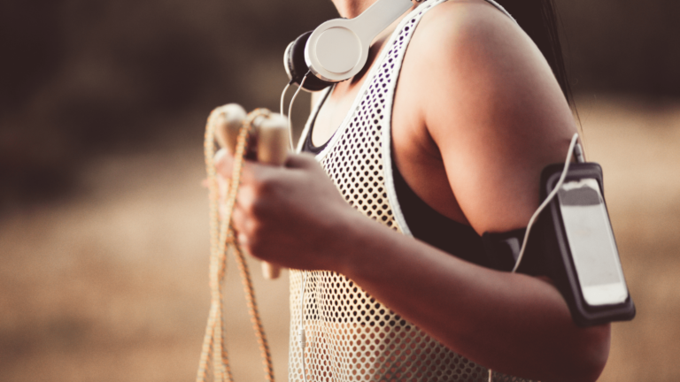 Los beneficios de escuchar música mientras entrenas